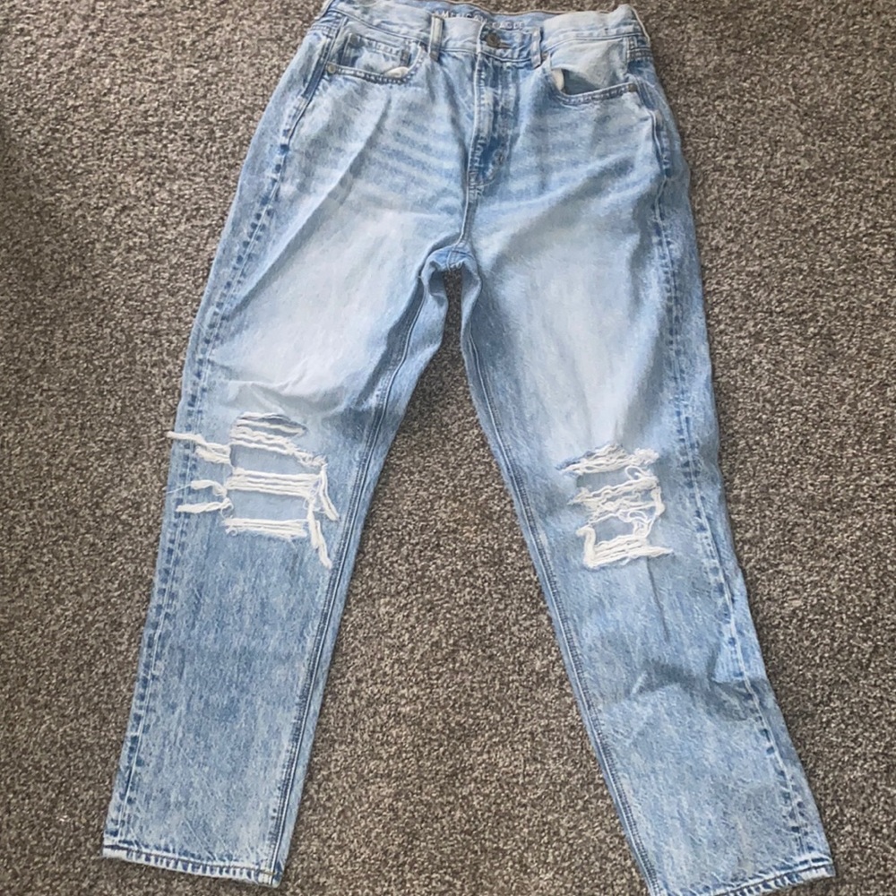 American Eagle light blue mom jeans